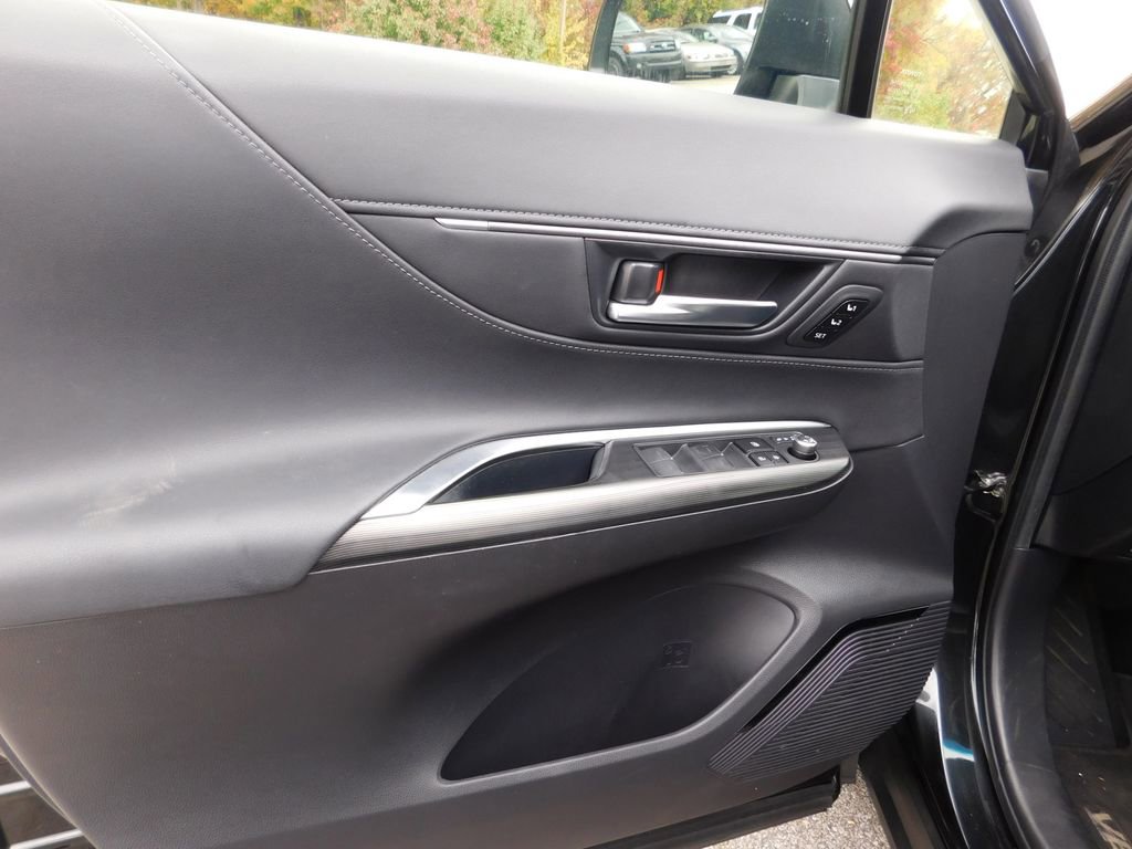 Used 2021 Toyota Venza XLE w/ Softex Package image 15