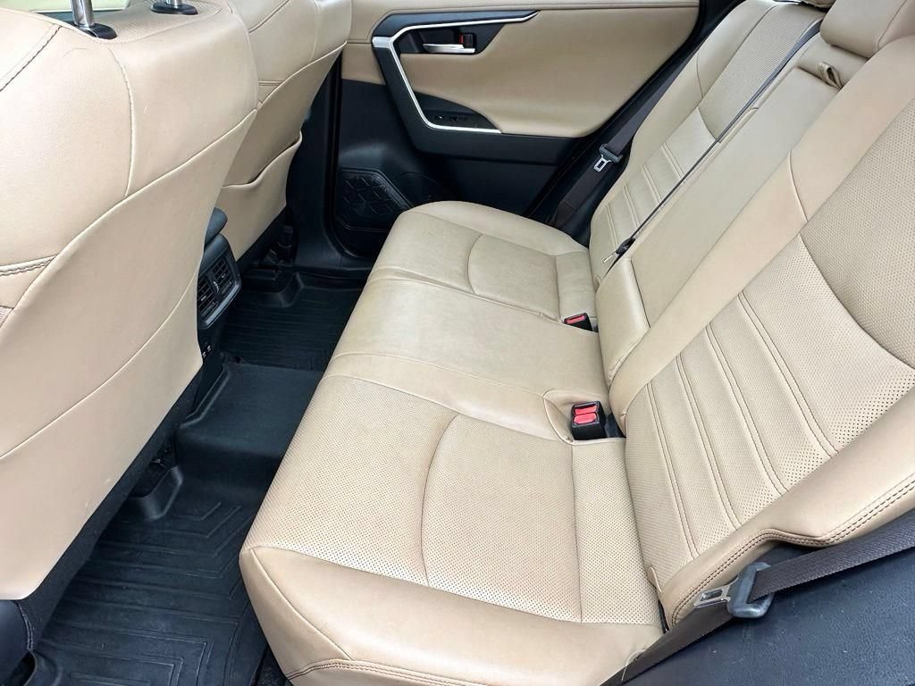 Used 2019 Toyota RAV4 Limited w/ Advanced Technology Package AWD/4WD image 7