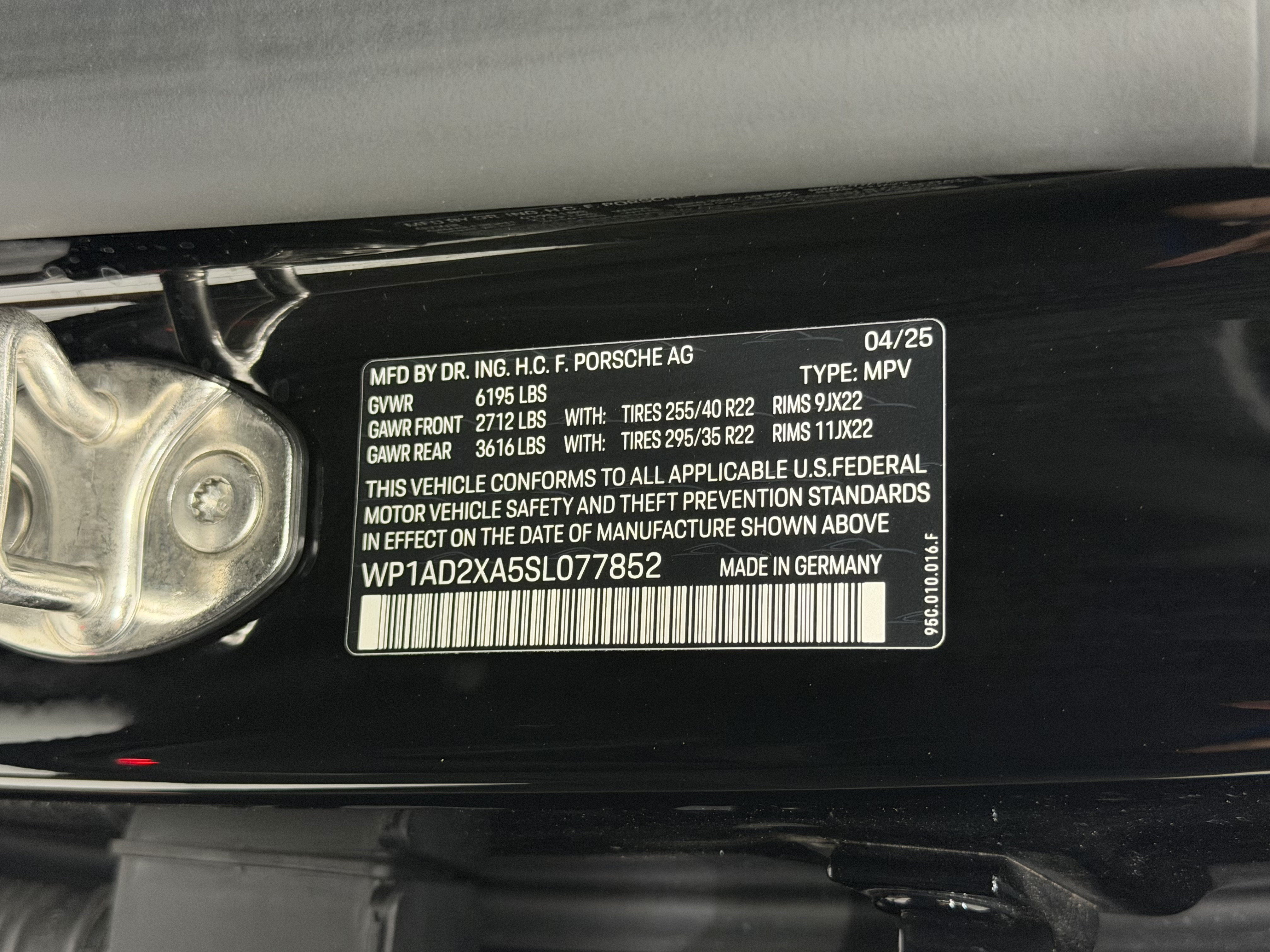 Certified 2025 Porsche Macan Electric RWD image 58