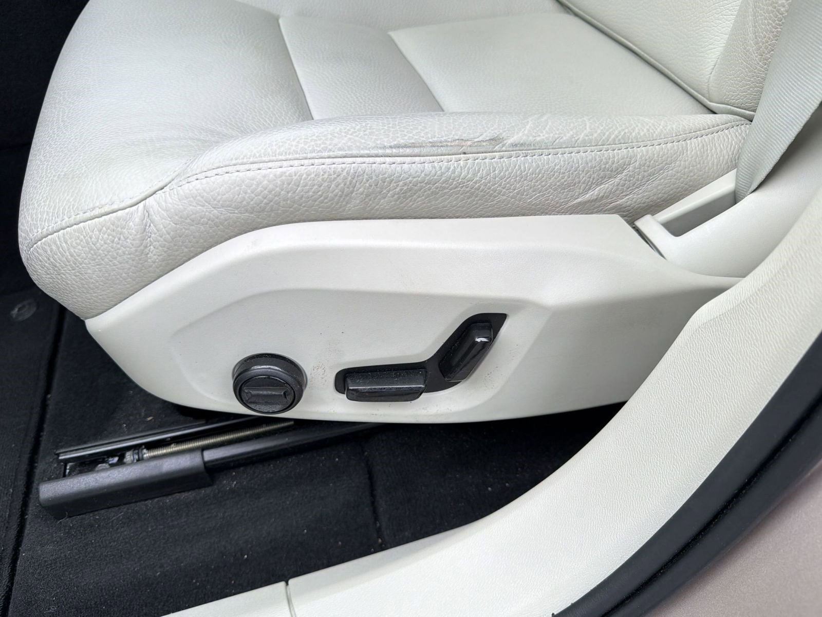 Certified 2024 Volvo XC60 B5 Plus w/ Climate Package image 14