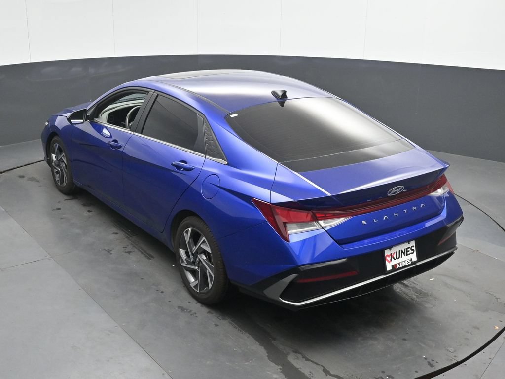 Used 2025 Hyundai Elantra SEL FWD image 36