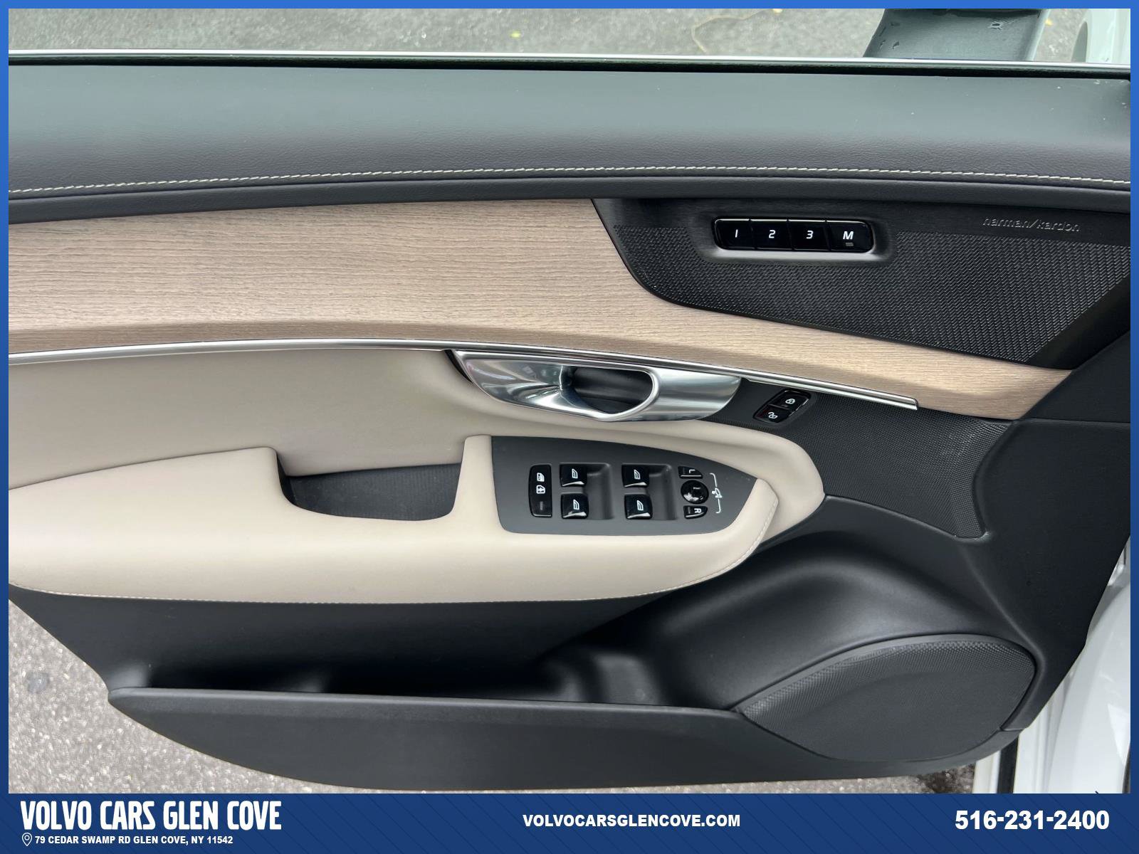 Certified 2025 Volvo XC90 T8 Plus AWD/4WD image 17