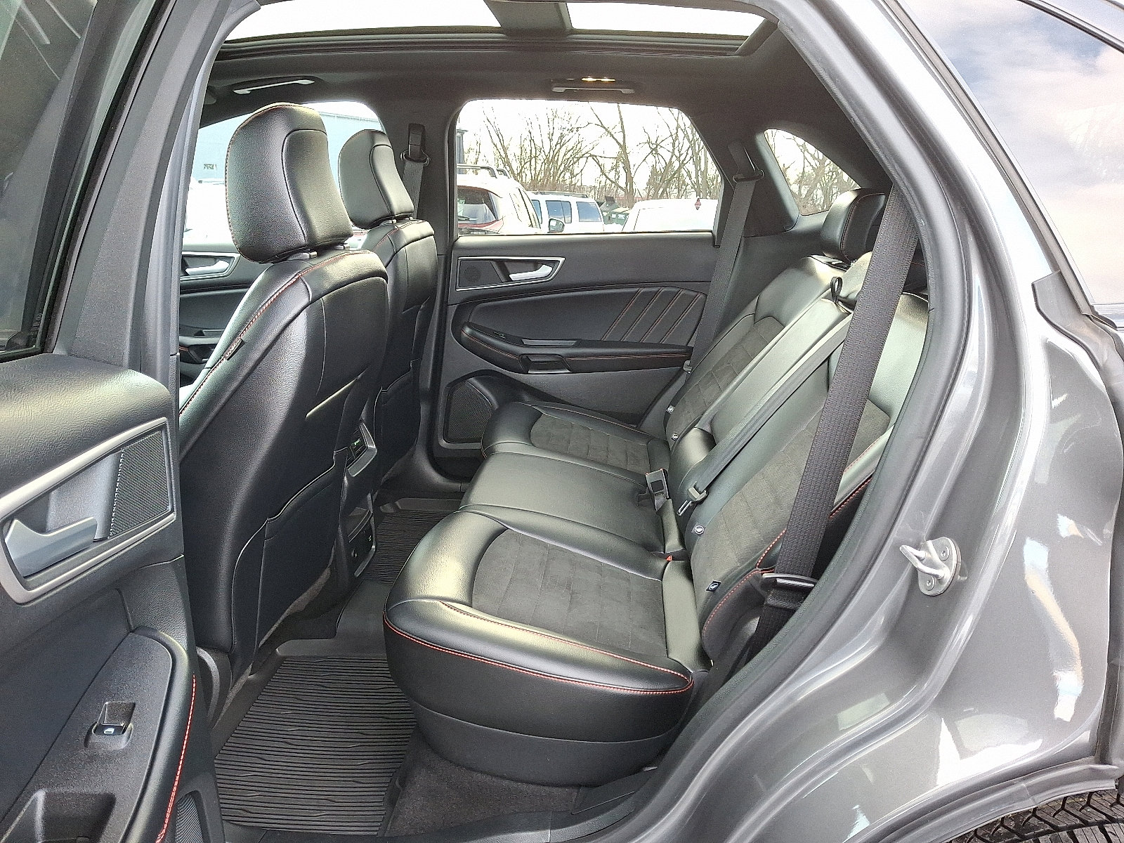 Used 2023 Ford Edge ST-Line image 12