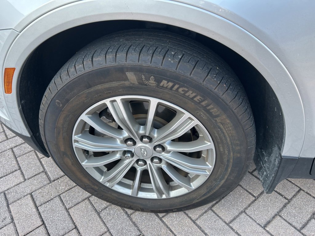 Used 2017 Cadillac XT5 Luxury w/ Driver Awareness Package image 13