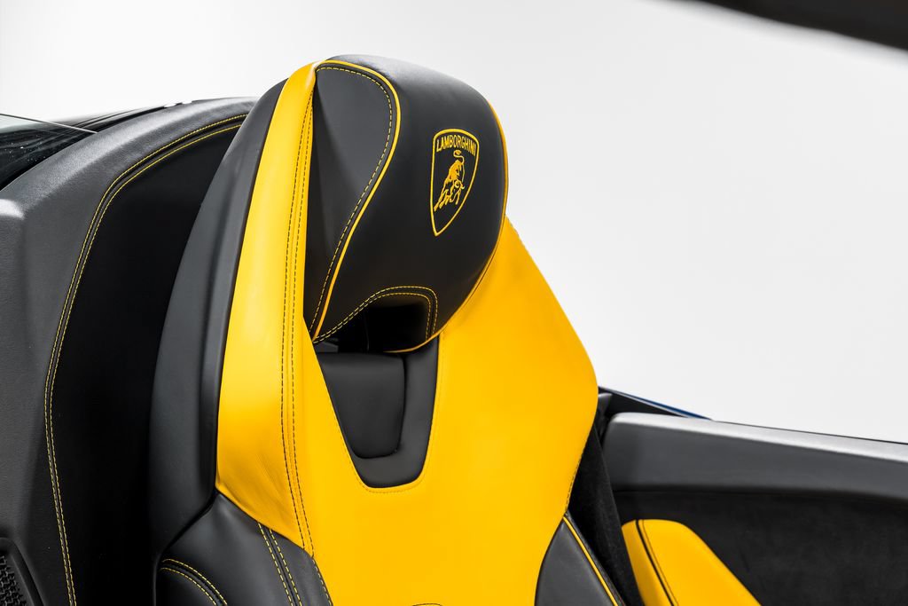 Used 2023 Lamborghini Huracan EVO AWD/4WD image 32