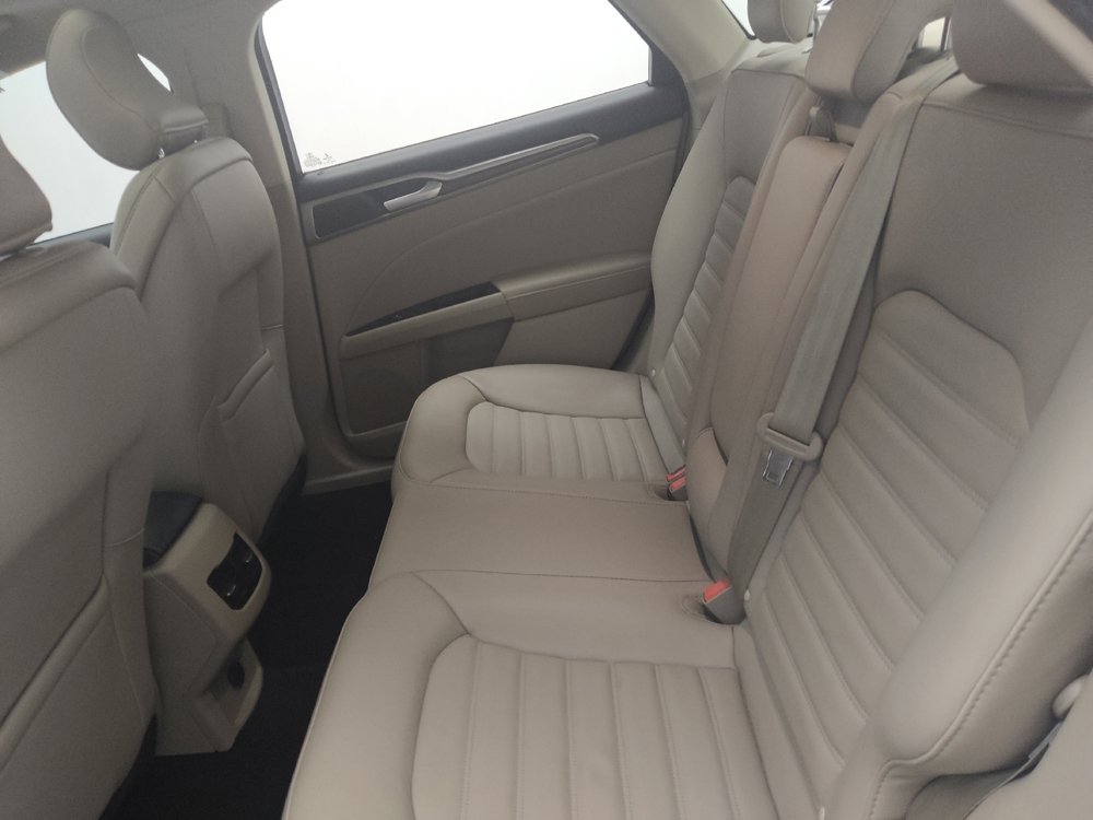 Used 2018 Ford Fusion SE w/ Fusion SE Technology Package FWD image 18