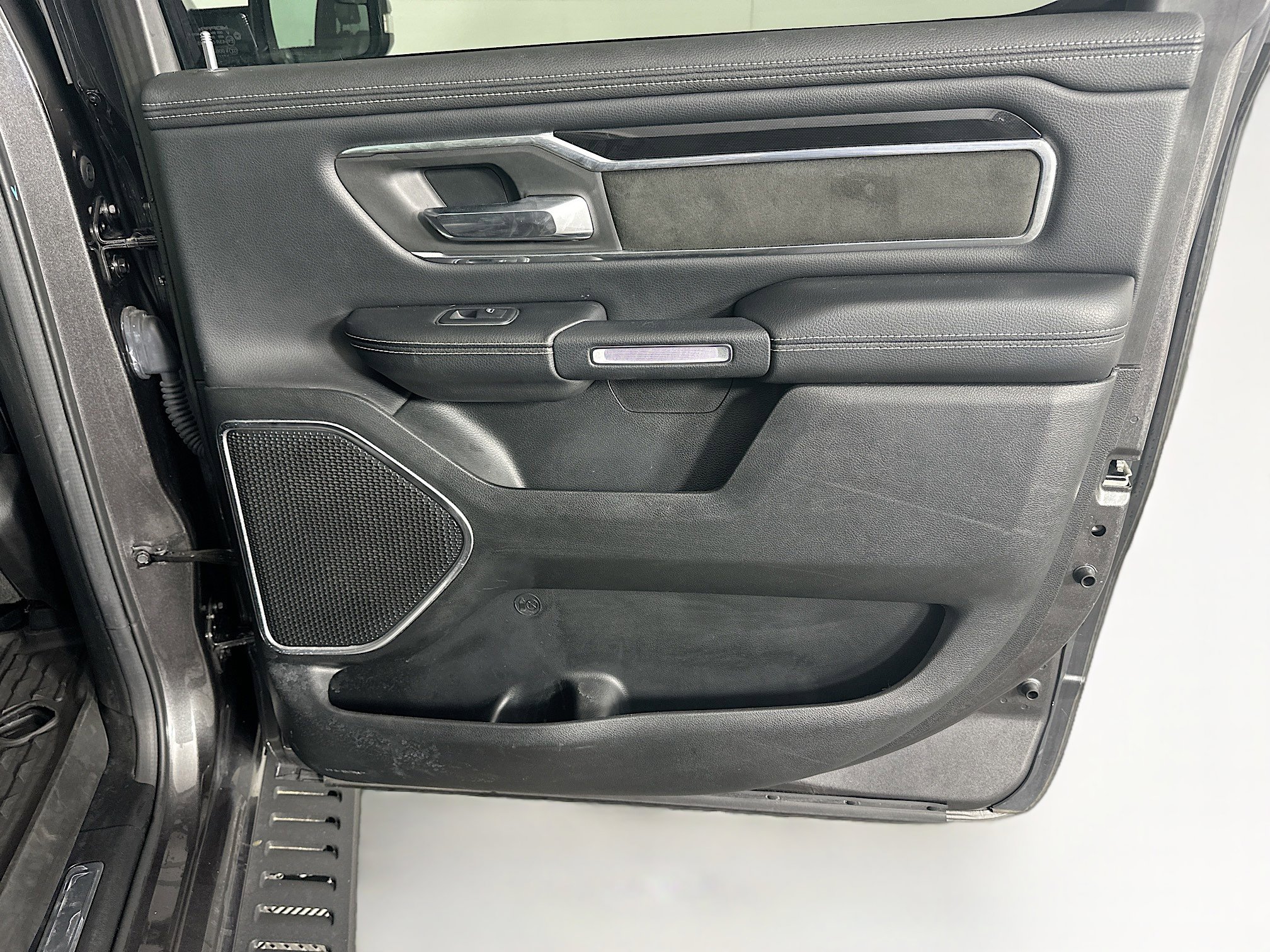 Used 2019 RAM 1500 Laramie w/ Sport Appearance Package AWD/4WD image 29