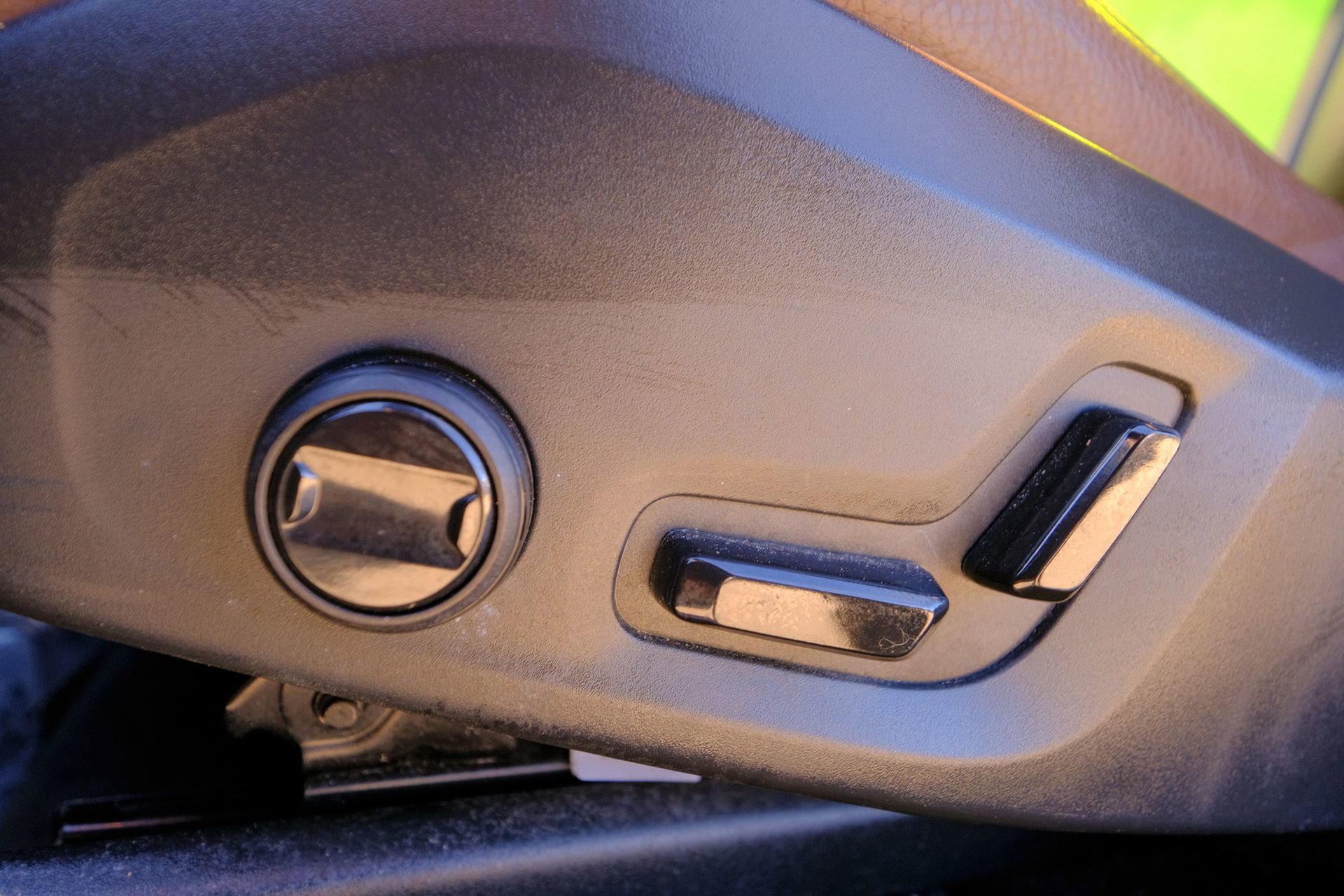 Used 2022 Volvo XC60 B5 Momentum image 37