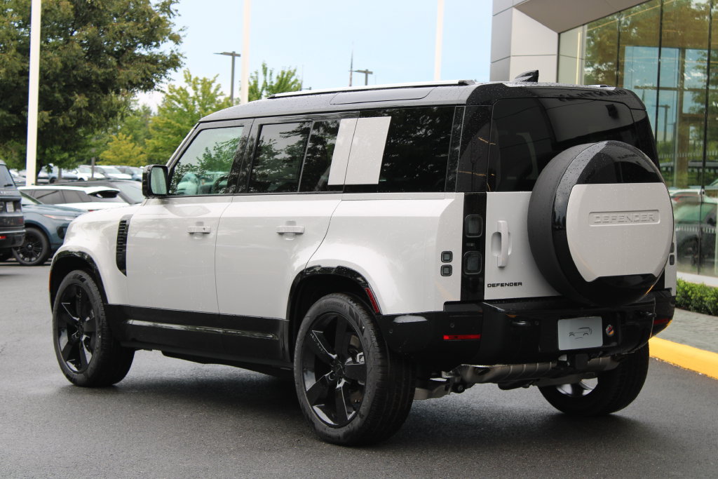 New 2026 Land Rover Defender 110 X-Dynamic SE AWD/4WD image 5