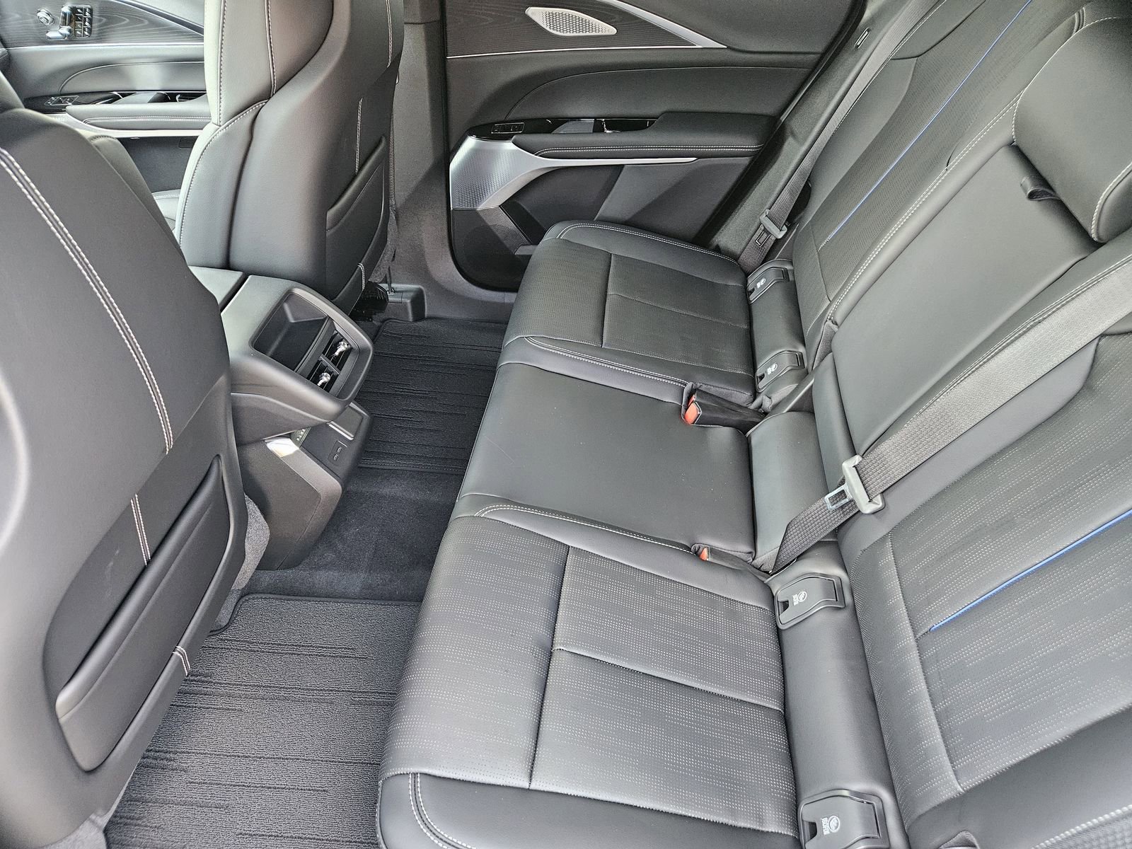 New 2026 Cadillac Lyriq Premium Sport image 27