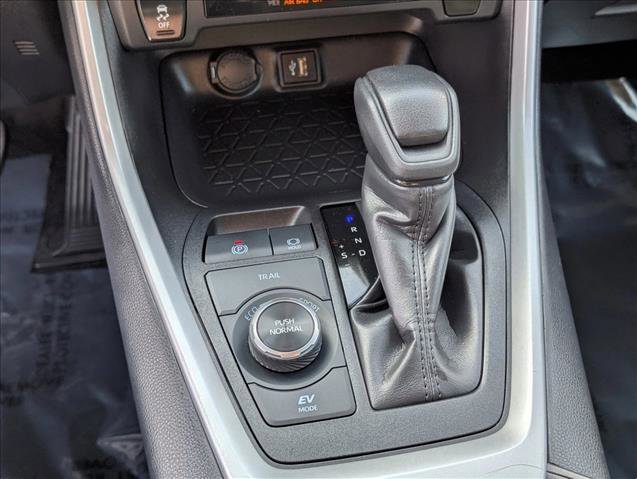Used 2025 Toyota RAV4 LE image 12