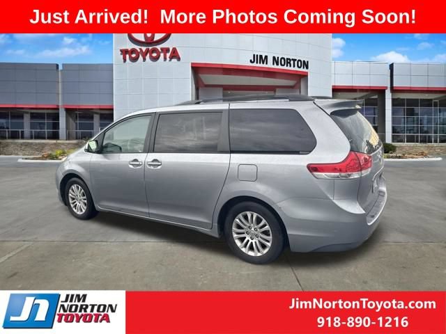 Used 2011 Toyota Sienna XLE FWD image 3