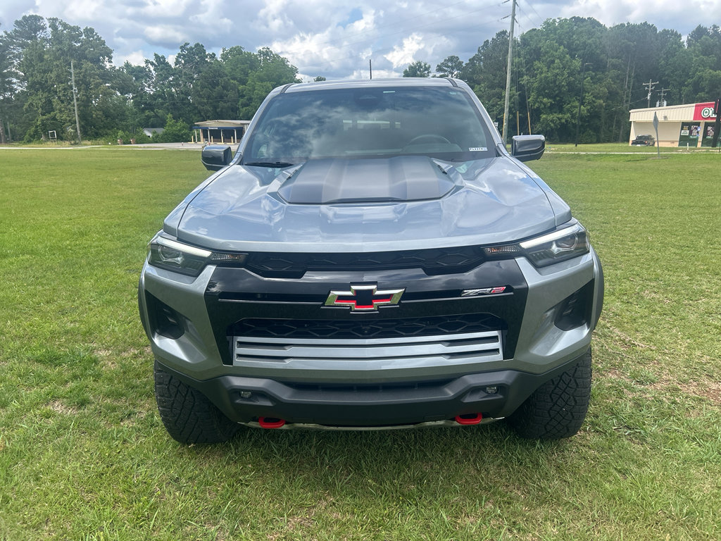 Used 2025 Chevrolet Colorado ZR2 w/ Technology Package AWD/4WD image 3