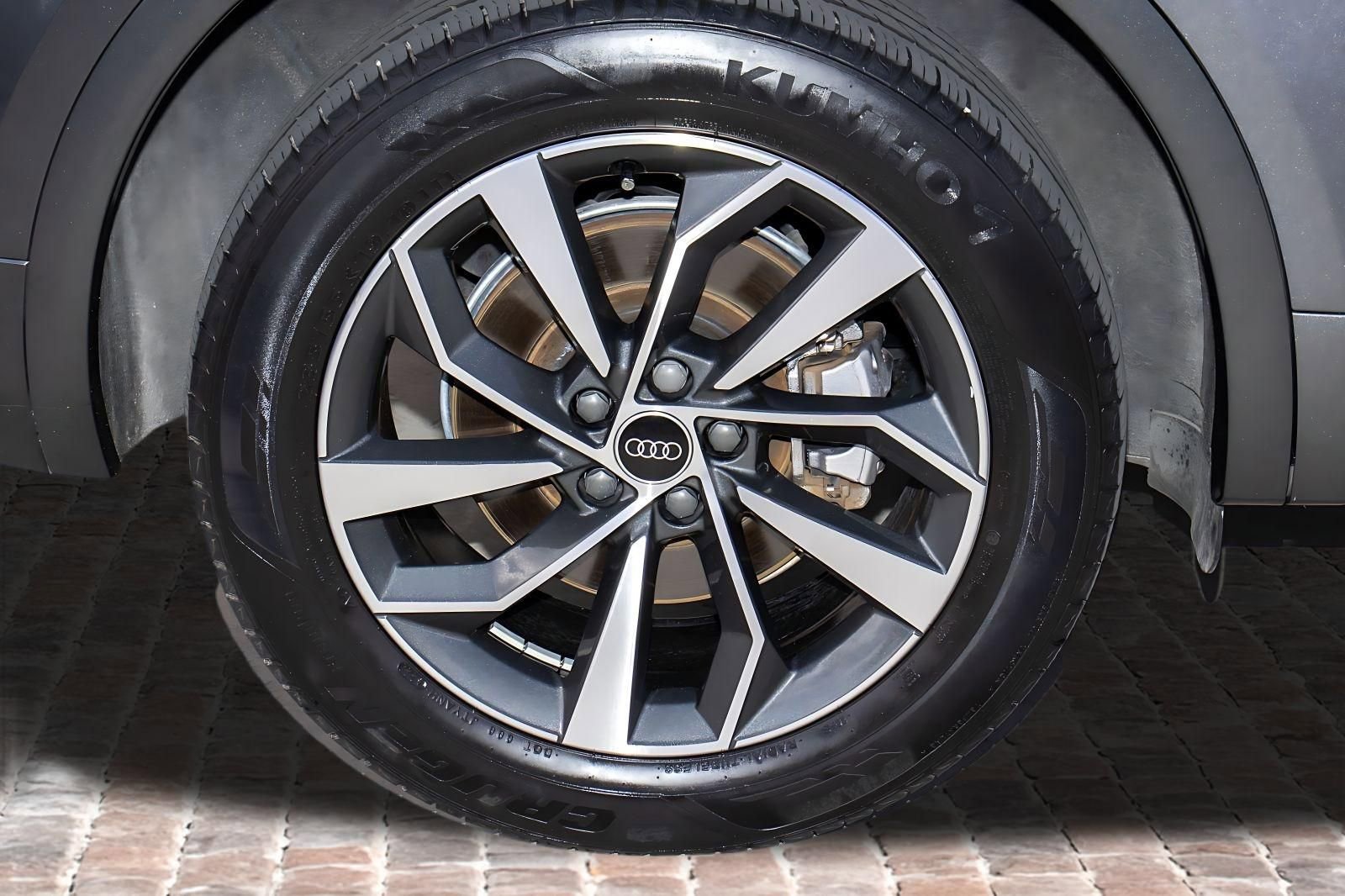Used 2023 Audi Q5 2.0T Premium w/ Convenience Package AWD/4WD image 41
