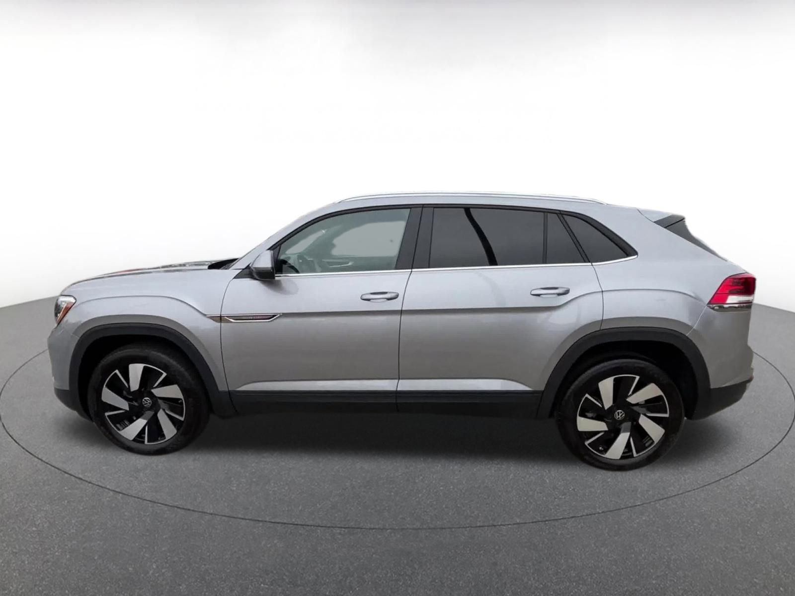 Used 2025 Volkswagen Atlas Cross Sport SE image 9