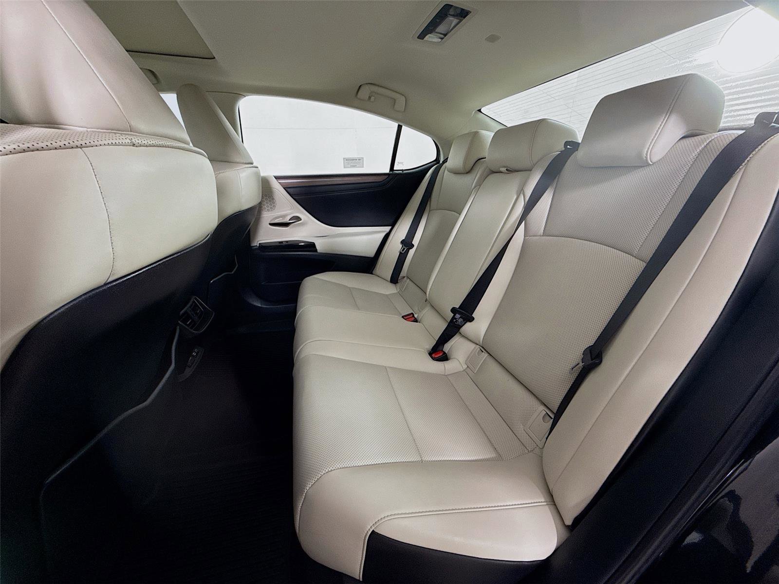 Used 2024 Lexus ES 350 w/ Premium Package image 24