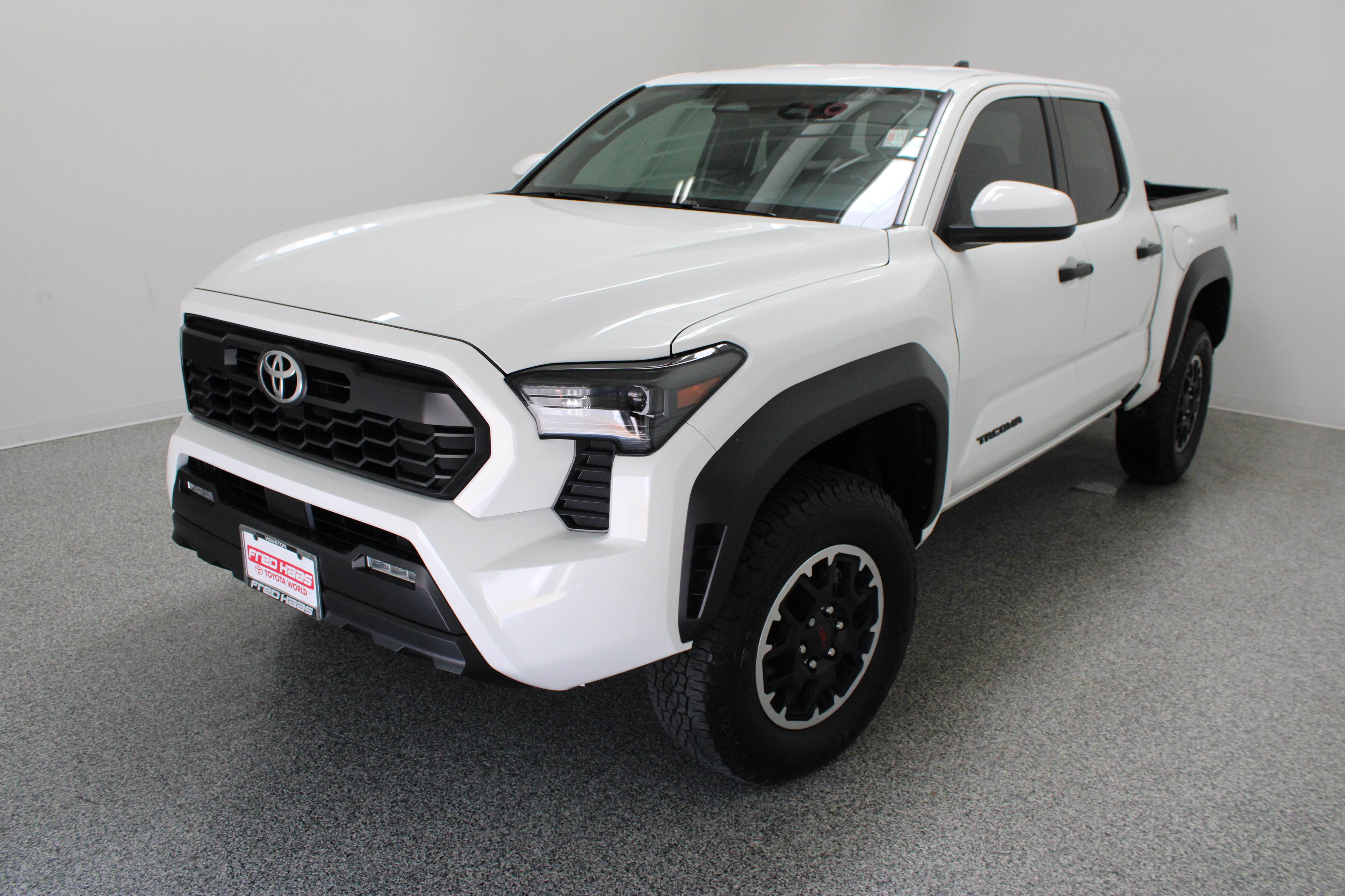 Used 2025 Toyota Tacoma TRD Off-Road AWD/4WD image 2