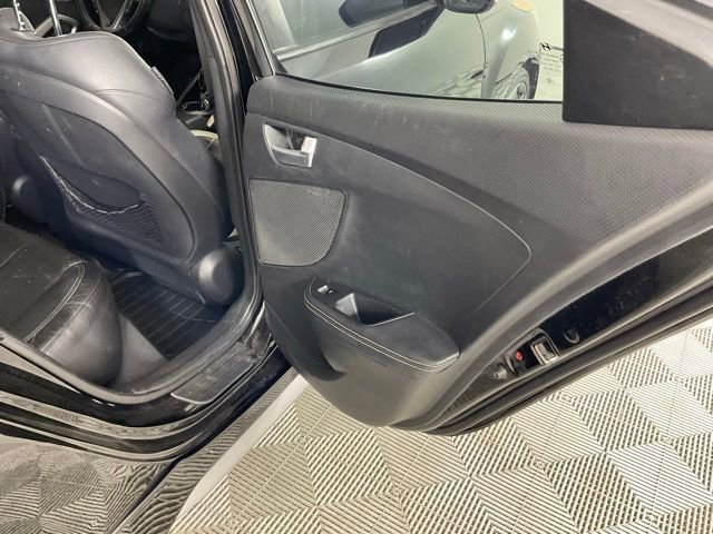 Used 2013 Hyundai Veloster Turbo FWD image 27
