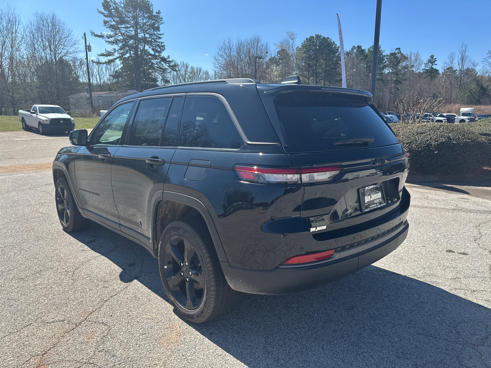 New 2026 Jeep Grand Cherokee Limited w/ Limited Altitude Package AWD/4WD image 7