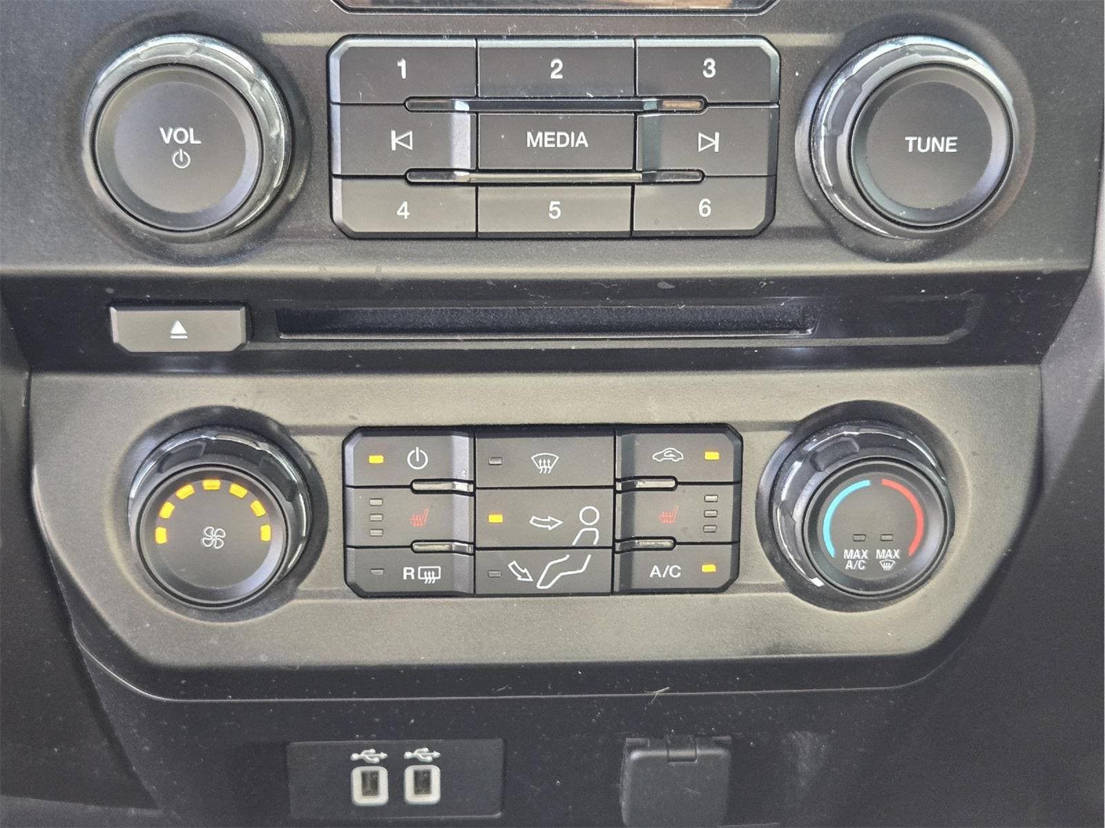 Used 2017 Ford F250 XLT w/ XLT Premium Package AWD/4WD image 18