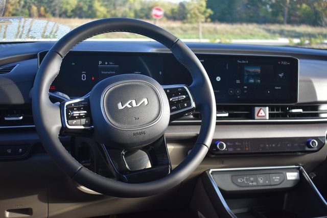 New 2026 Kia Carnival EX FWD image 23
