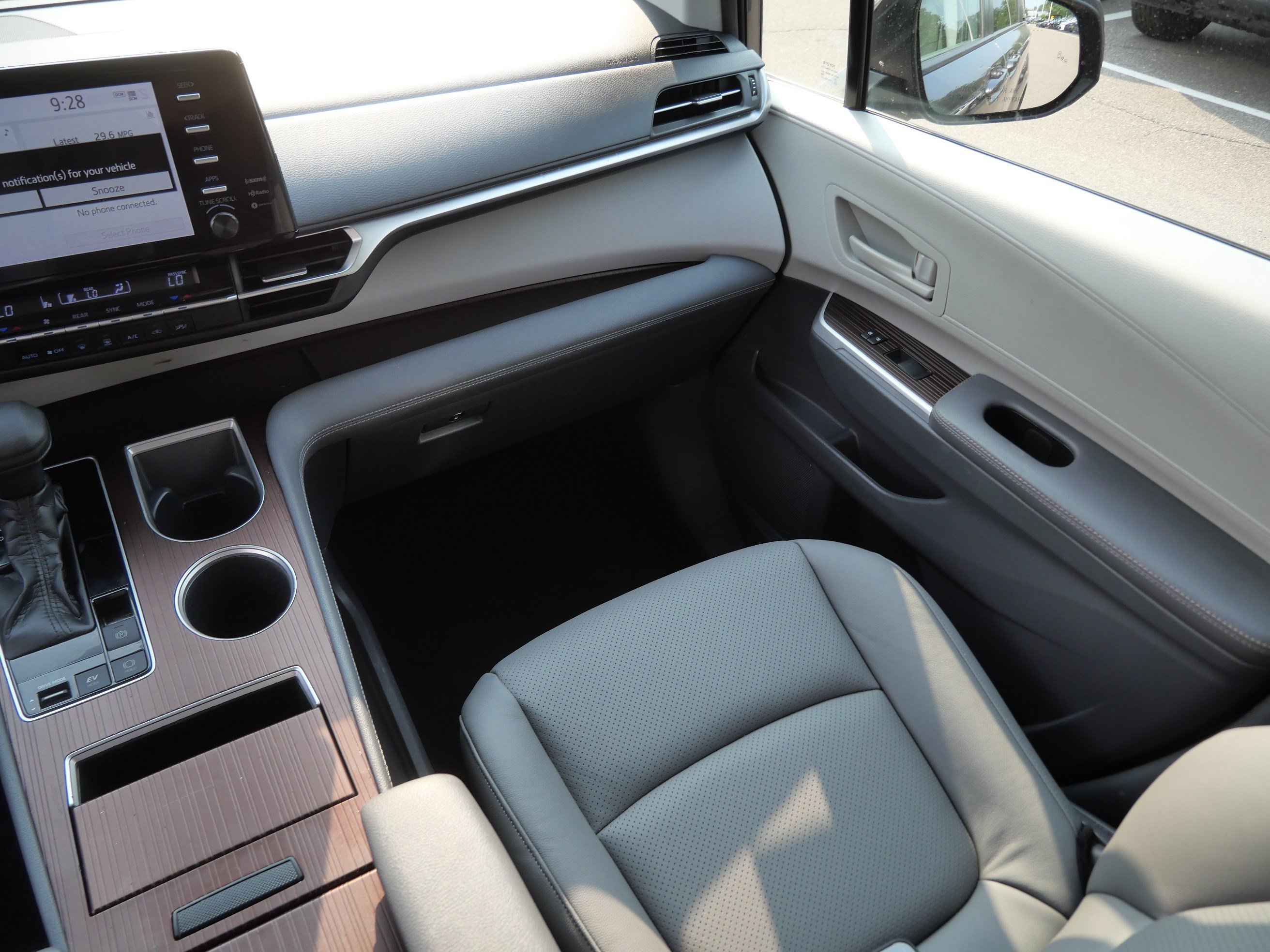 Certified 2021 Toyota Sienna LE AWD/4WD image 11