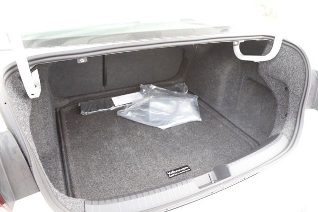 Used 2025 Volkswagen Jetta SE image 5