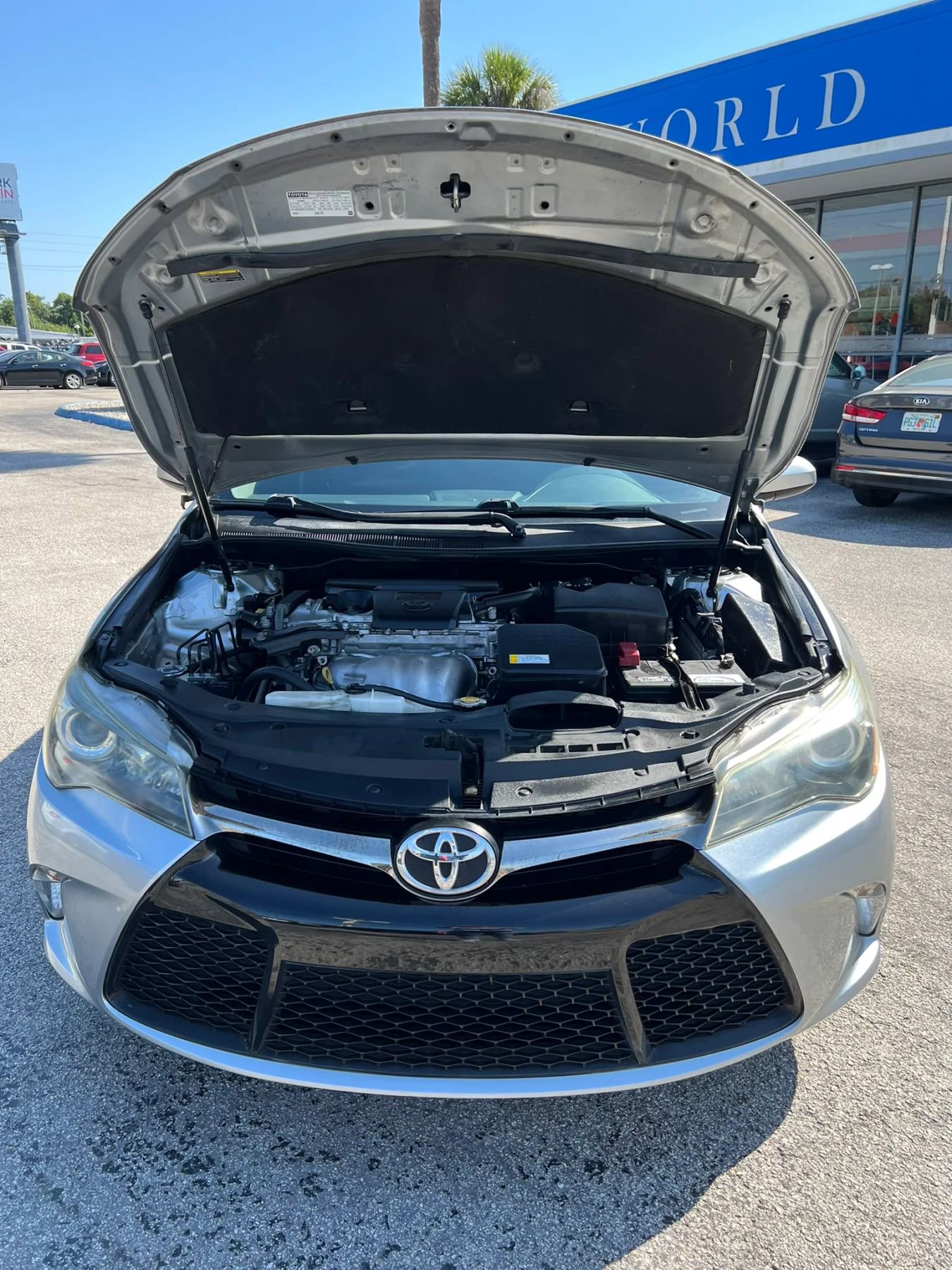 Used 2015 Toyota Camry SE FWD image 6