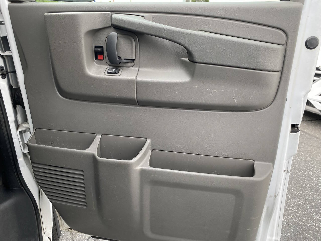 Used 2015 GMC Savana 2500 RWD image 12