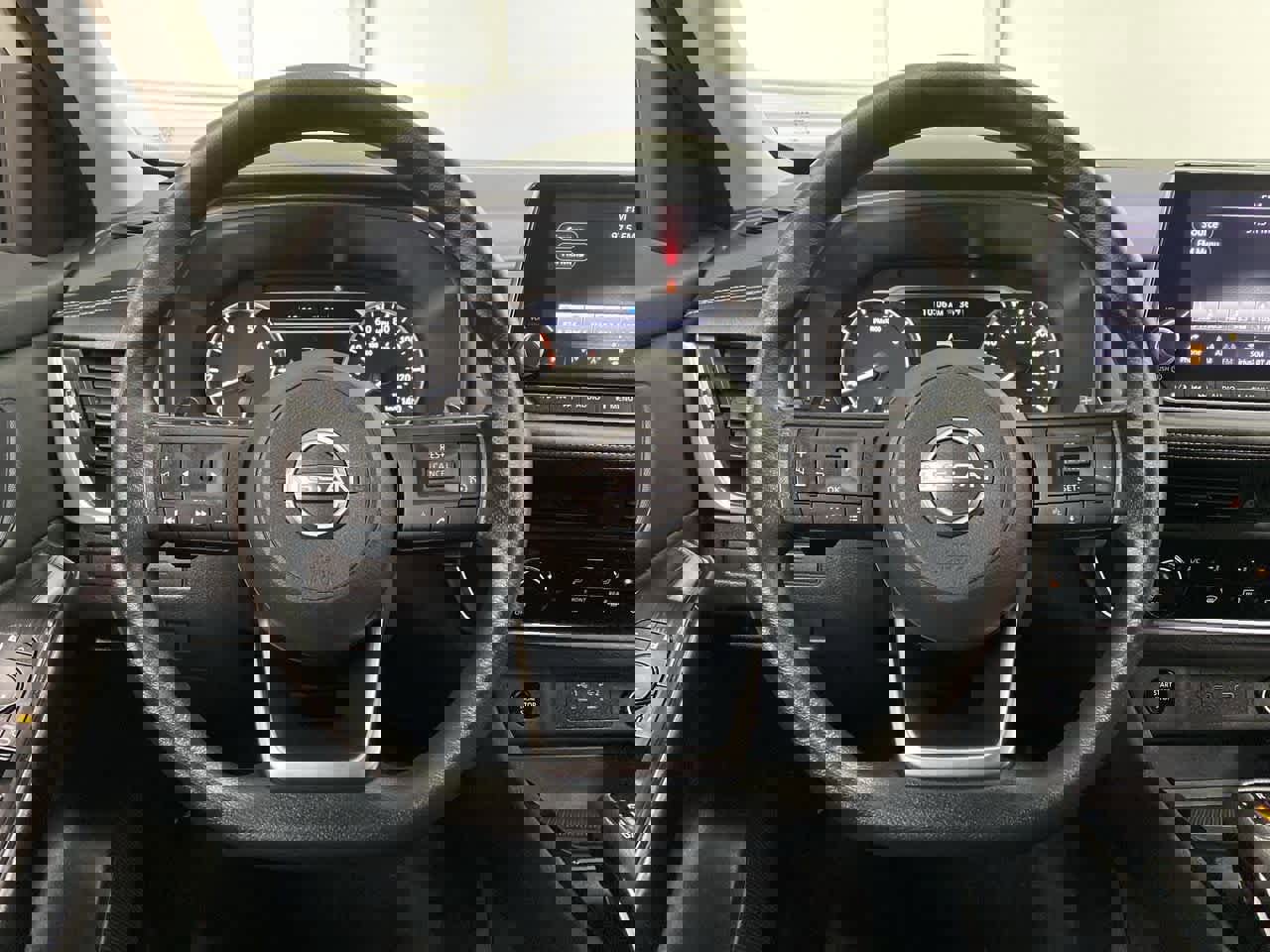 Used 2024 Nissan Rogue S image 19