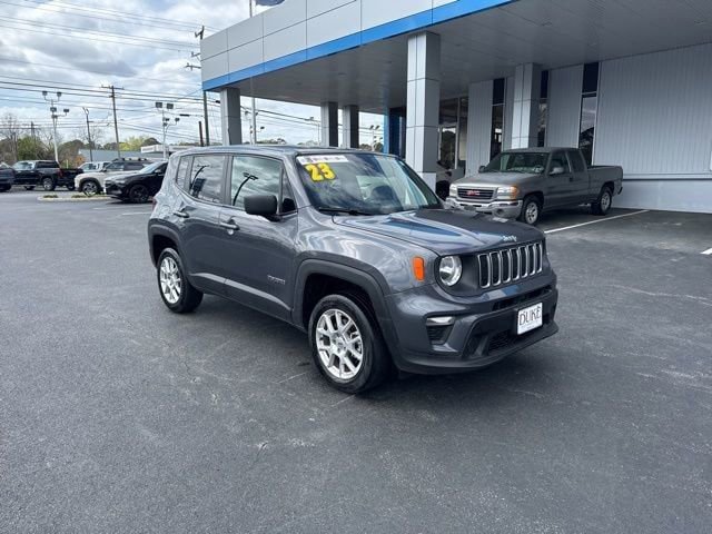 Used 2023 Jeep Renegade Latitude AWD/4WD image 18