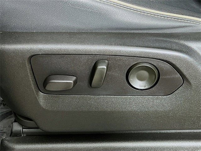 Used 2021 GMC Yukon SLT w/ SLT Luxury Package image 11