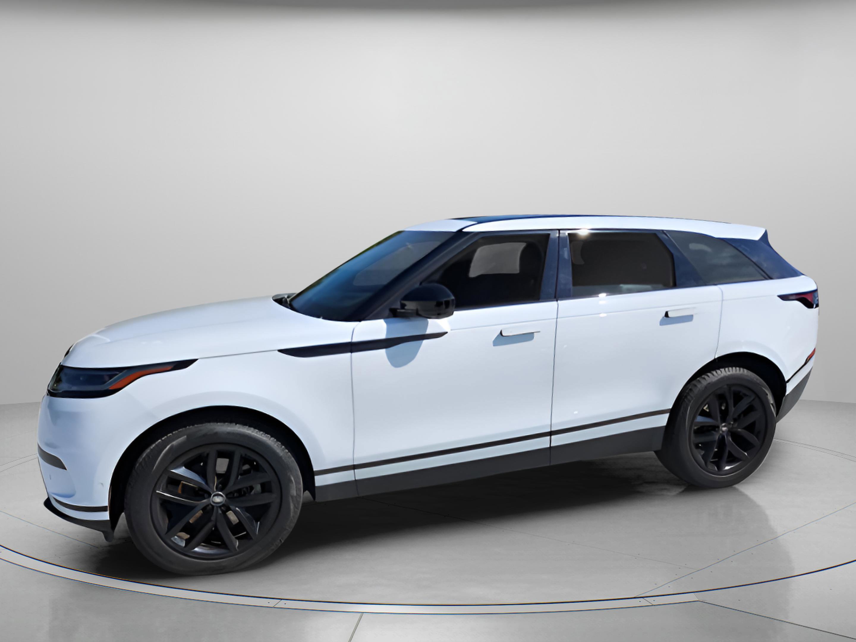 Used 2025 Land Rover Range Rover Velar S AWD/4WD image 2