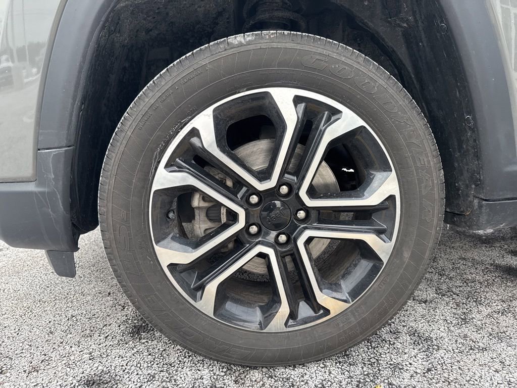 Used 2022 Jeep Compass Limited image 9