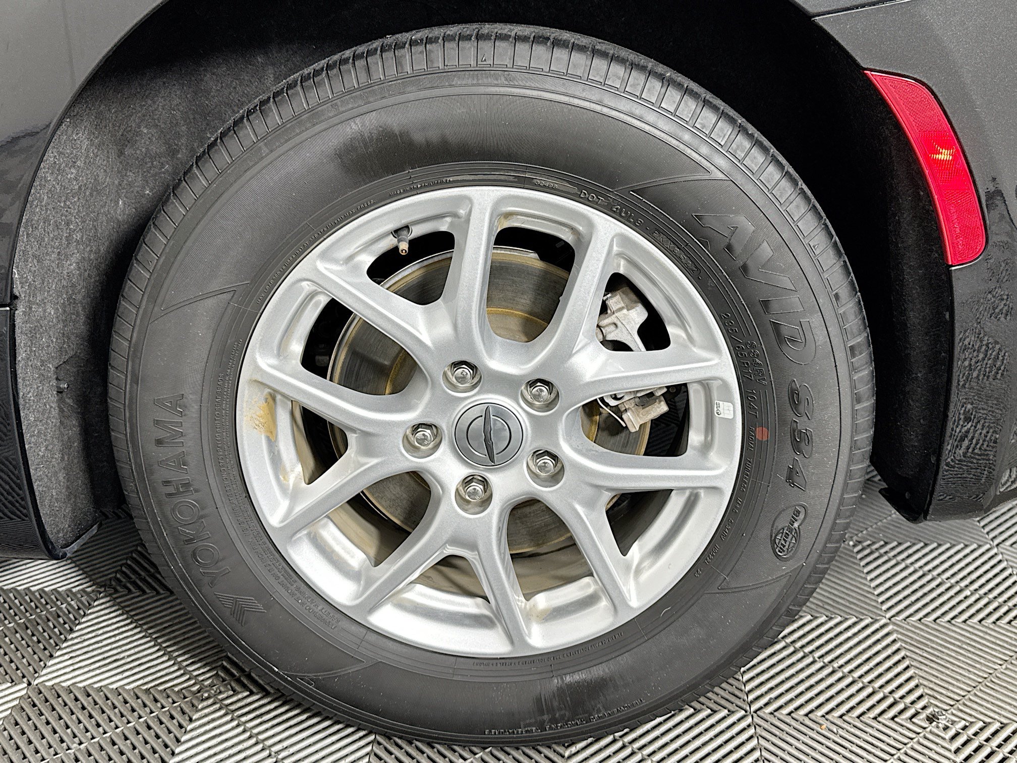 Used 2023 Chrysler Pacifica Touring FWD image 36