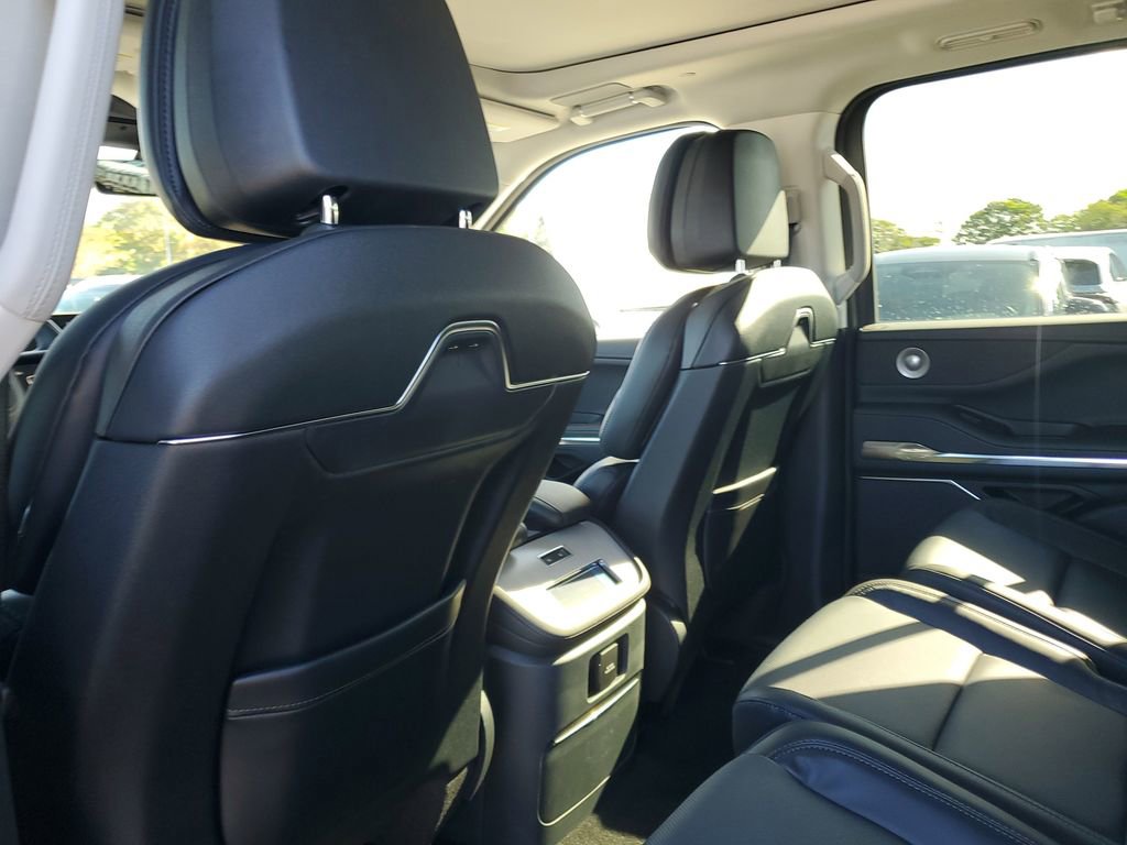 New 2025 Lincoln Navigator L Reserve image 10