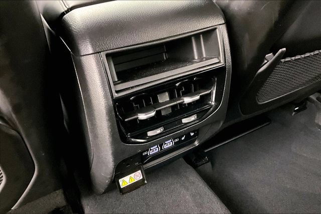 Used 2023 Jeep Grand Cherokee Limited w/ Black Appearance Package AWD/4WD image 9