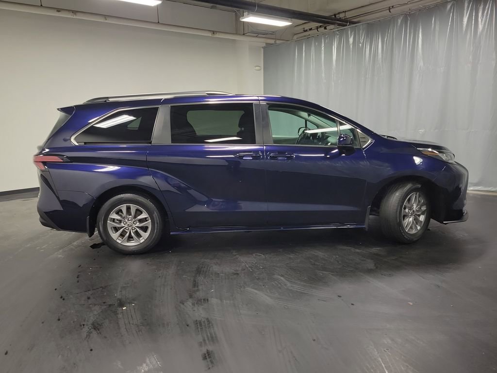 Used 2022 Toyota Sienna LE image 9