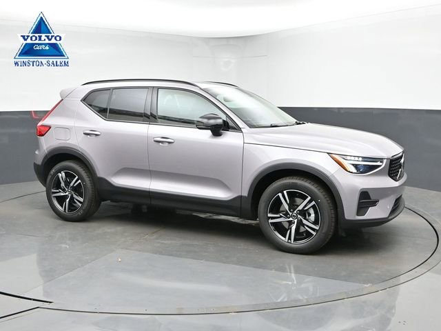 New 2026 Volvo XC40 B4 Core w/ Climate Package FWD image 1