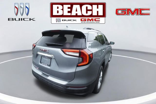Used 2023 GMC Terrain SLE w/ Driver Convenience Package FWD image 3
