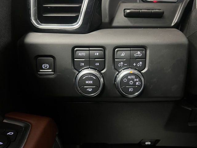 Used 2024 GMC Sierra 3500 Denali Ultimate image 34