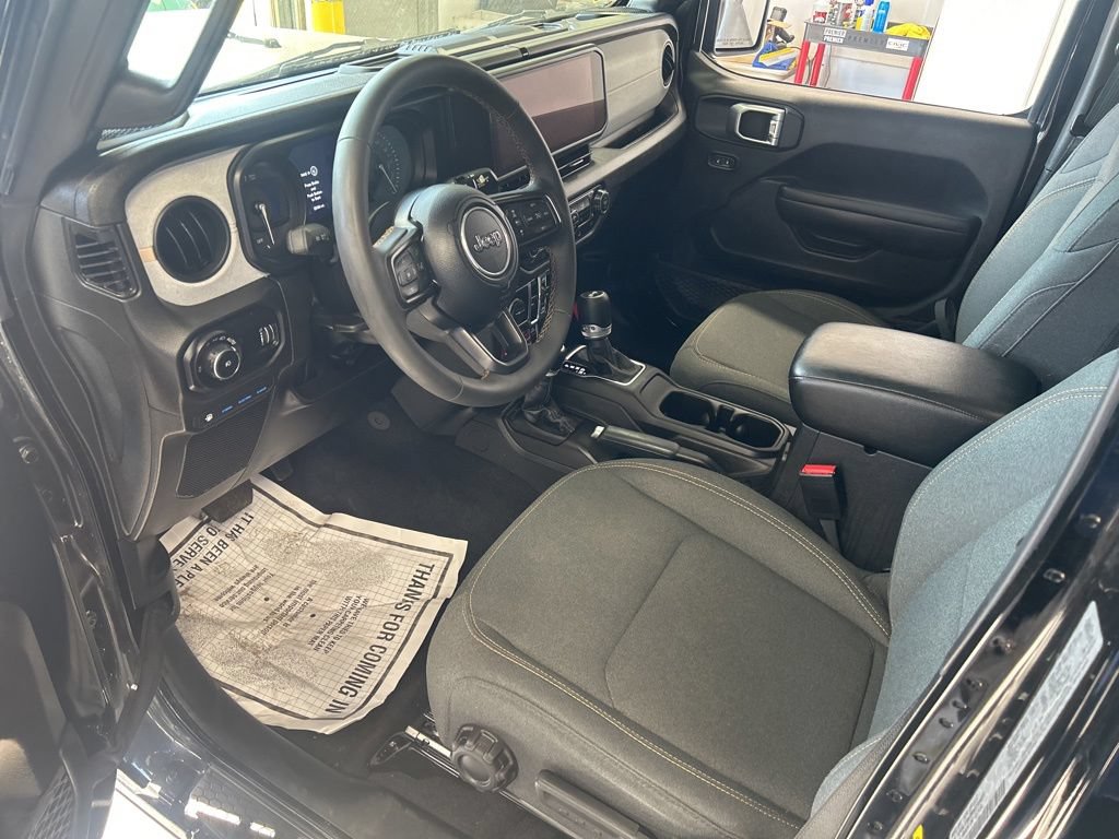 Used 2024 Jeep Wrangler Unlimited AWD/4WD image 3