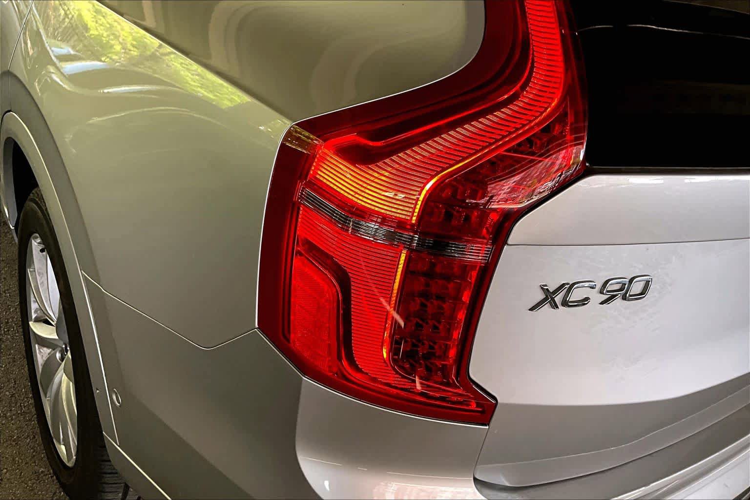 Used 2018 Volvo XC90 T6 Momentum w/ Convenience Package AWD/4WD image 28