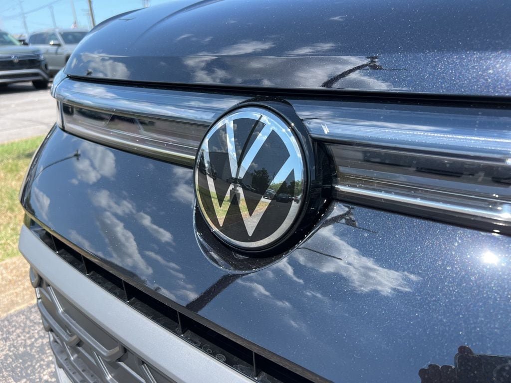 New 2025 Volkswagen Taos SE FWD image 10