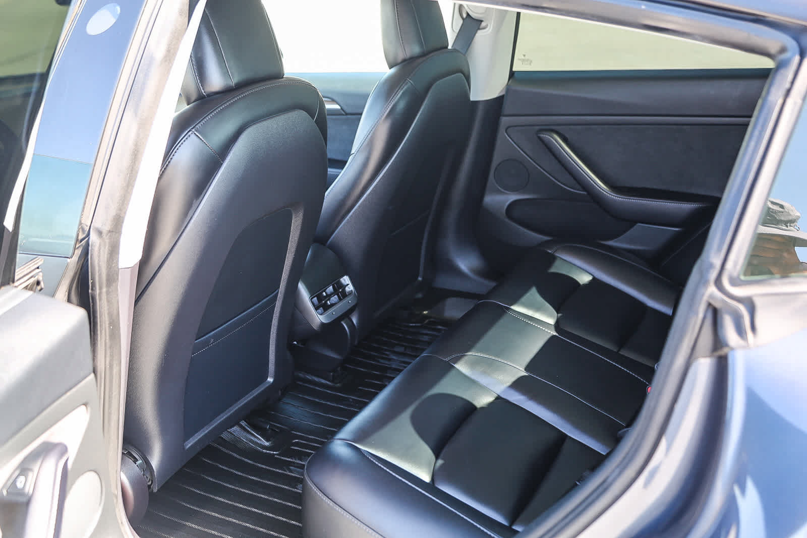 Used 2023 Tesla Model 3 Standard Range RWD image 18