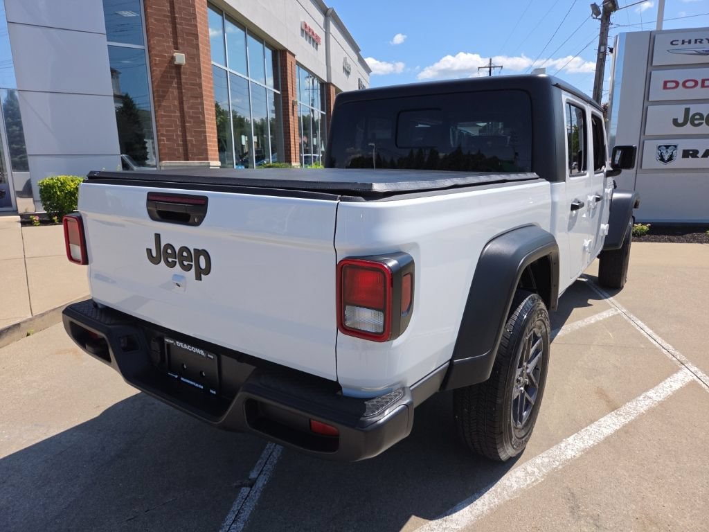 Certified 2025 Jeep Gladiator Sport AWD/4WD image 11