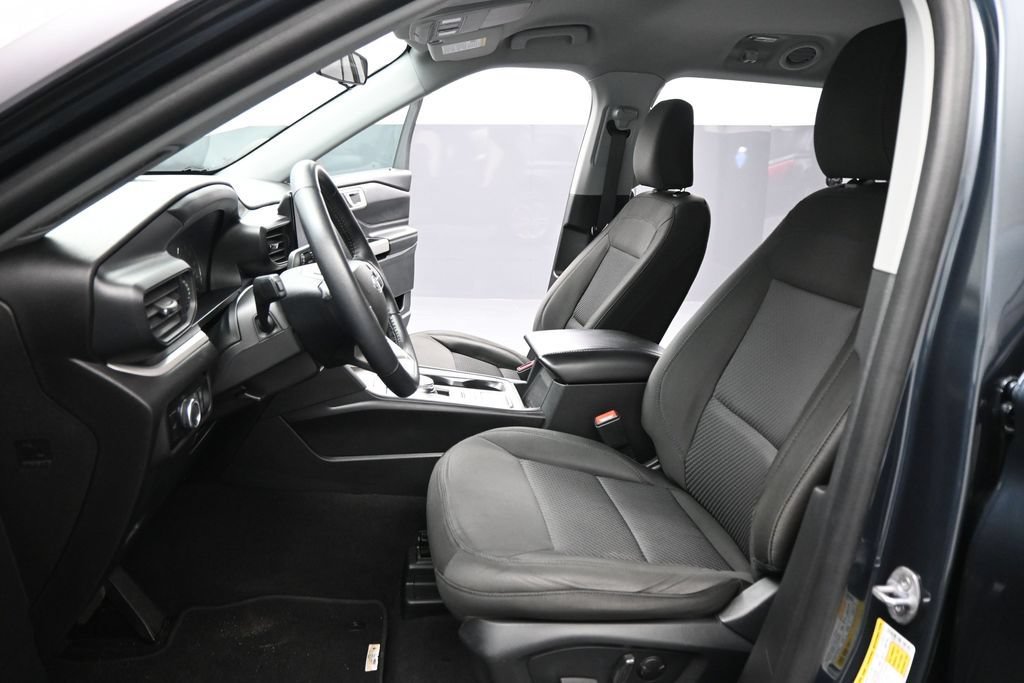 Certified 2023 Ford Explorer XLT RWD image 10