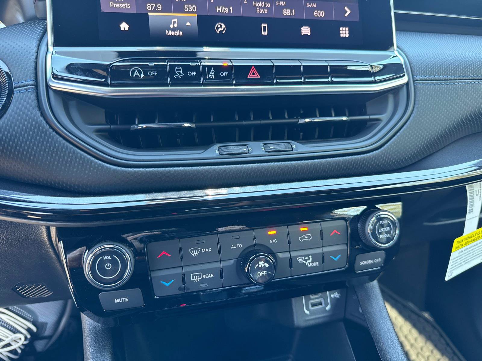 New 2026 Jeep Compass Latitude AWD/4WD image 23