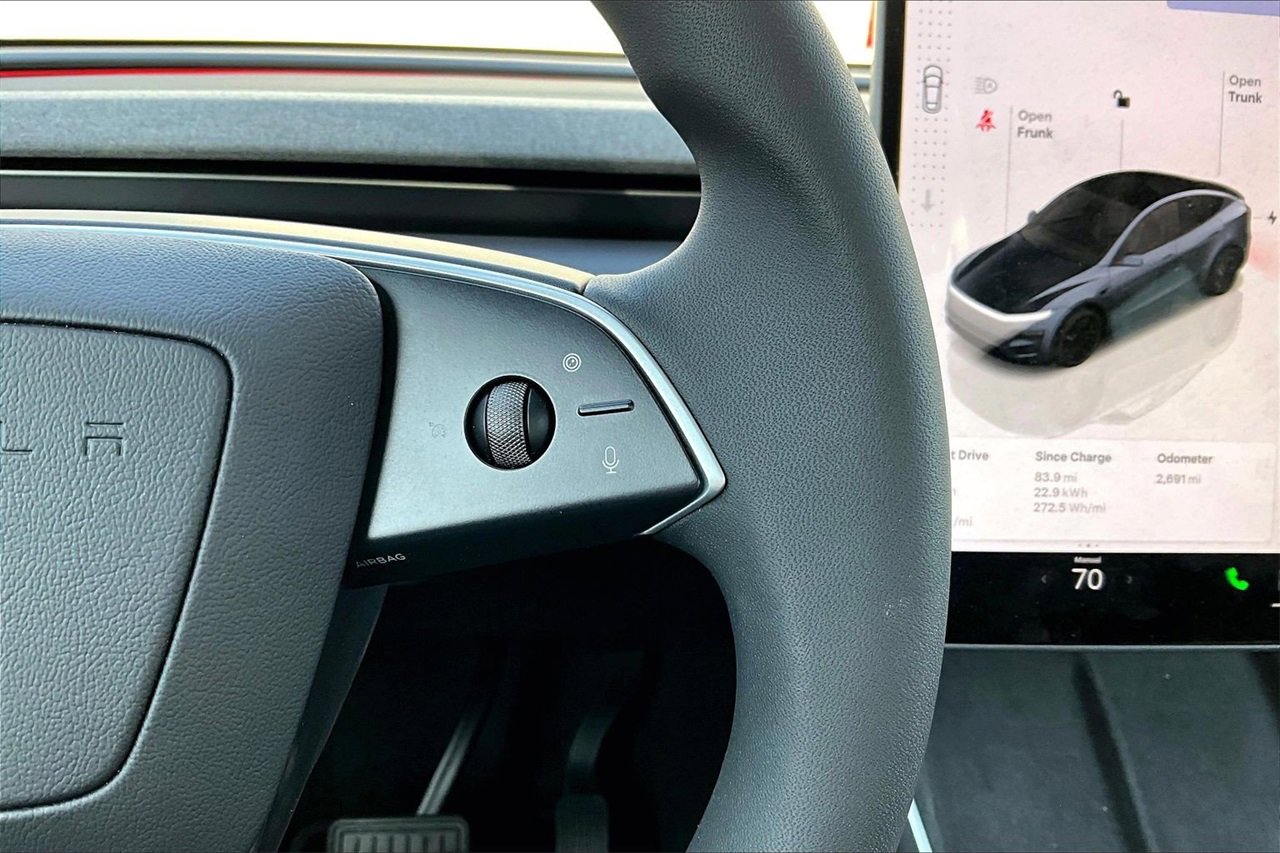 Used 2026 Tesla Model Y Long Range image 30