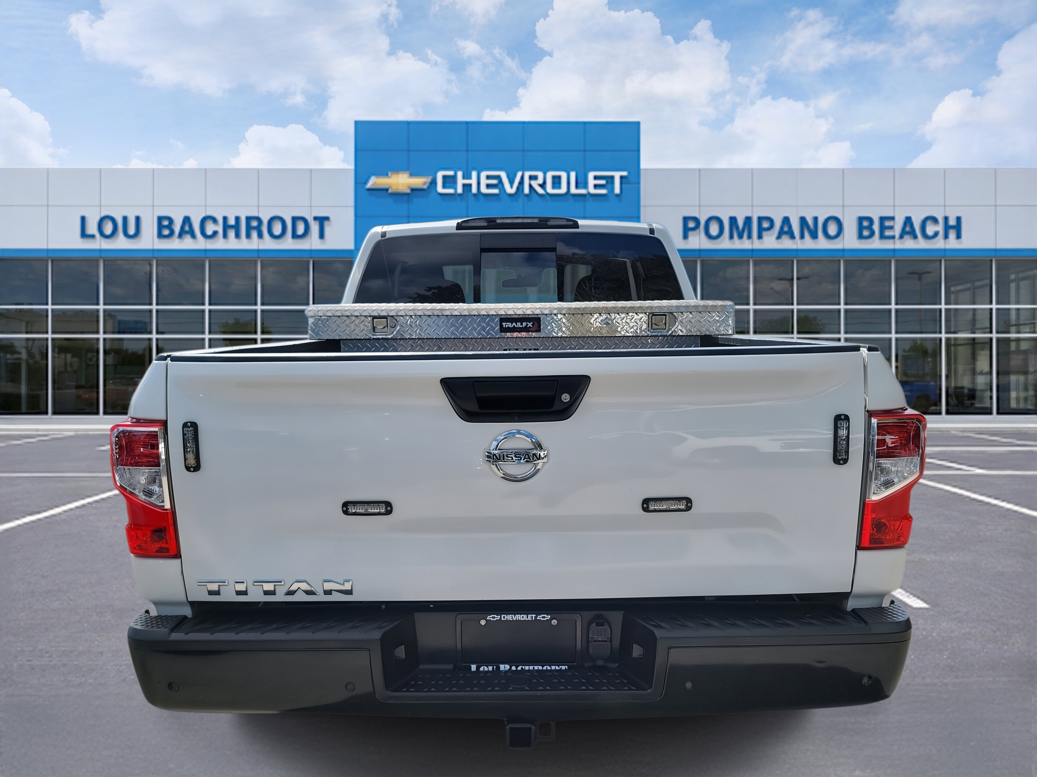 Used 2022 Nissan Titan S image 4